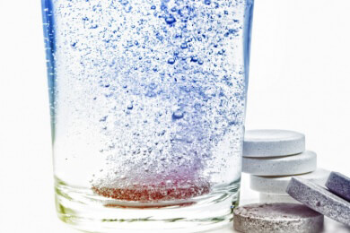 Brausetabletten als Gesundheitsrisiko: Das enthaltene Salz kann zu Bluthochdruck führen