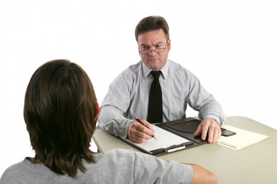 Zu nett im Büro? Freundliche Menschen werden leicht zu Opfern der Kollegen