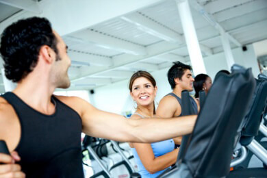 Feldstudien im Fitness-Studio: Grüppchen zwischen Crosstrainer und Zumba