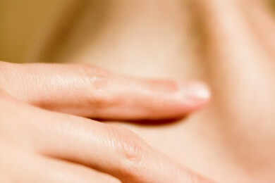 Gelähmte Stimmbänder - Kehlkopfschrittmacher kann Atemnot lindern