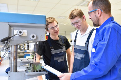 Studienabbruch - was nun? Tipps für Ausbildungen in Industrie und Handwerk