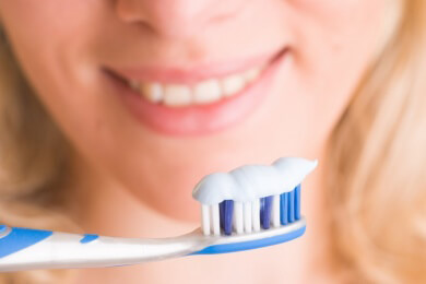 Fluorid schützt die Zähne: Gefährliche Überdosis fast unmöglich zu erreichen