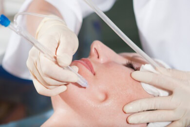 Kleine Plastikkügelchen in Kosmetika - In New York sollen Peelings bald verboten werden