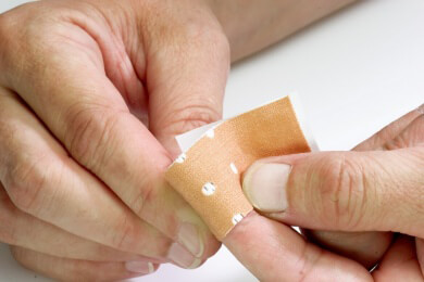Verletzungen unter dem Fingernagel: Auch kleine Wunden können schwerwiegende Folgen haben