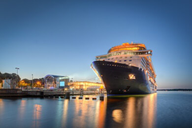 FKK-Kreuzfahrtschiff im Mittelmeer