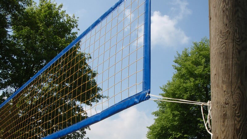 Ausschnitt eines Volleyballnetzes draußen