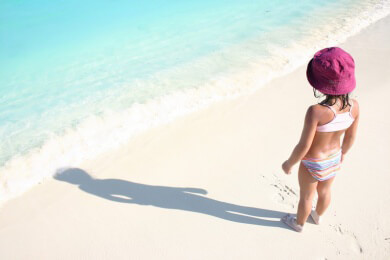 Vorsicht vor der Frühjahrssonne - Kinder können sich sehr schnell einen Sonnenbrand zuziehen