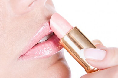 Damit rote Lippen entzücken: Der richtige Umgang mit Lippenstift