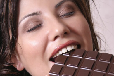 Bei Stress sollte man eine halbe Tafel schwarze Schokolade essen
