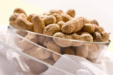 Nahrungsmittelallergien im Urlaub: Vorsicht vor Snacks im Flugzeug