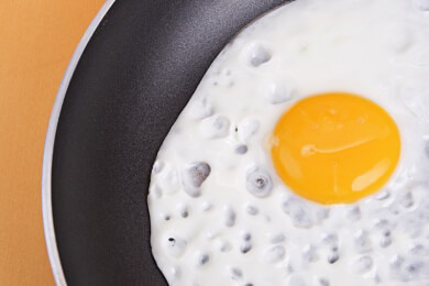 Gesundes Osterfrühstück - so bereitet man Eier kalorienarm zu