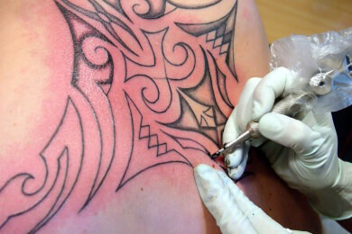 Tattoo misslungen - Schmerzensgeld und Schadensersatz für fehlerhafte Tätowierung