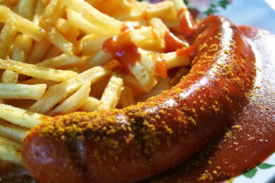 In Kantinen wird am liebsten die Curry-Wurst gegessen