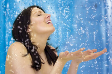 Körperspray statt Dusche - enthaltene Bakterien sollen Haut reinigen und vor Krankheiten schützen