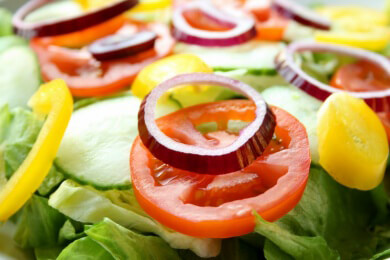 Grillen mit Genuss - klassische und ungewöhnliche Salate sorgen für Abwechslung