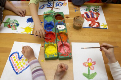 Verschiedene Malstifte und -farben: Vergiftungsgefahr für Kinder?