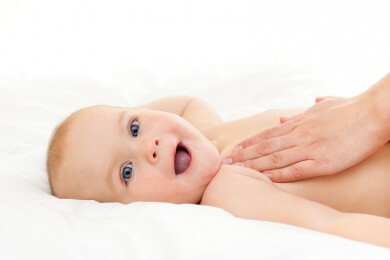 Unreine Haut bei Babys - welche Pickelchen sollte man behandeln lassen?