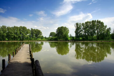 Sommerlicher Badespaß in See, Fluss und Meer - wie erkenne ich die Wasserqualität?