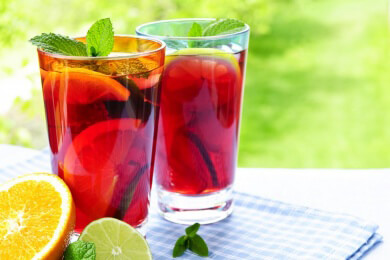 So schmeckt der Sommer: Frische Sommer-Bowlen mit und ohne Alkohol