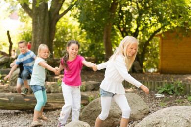 Grünflächen verhindern die Gewichtszunahme von Kindern