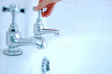 Trotz strenger Kontrollen: Krankmacher im Wasser