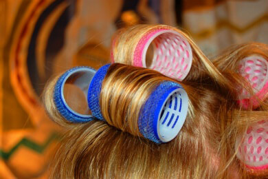 Haarstyling, das optisch streckt