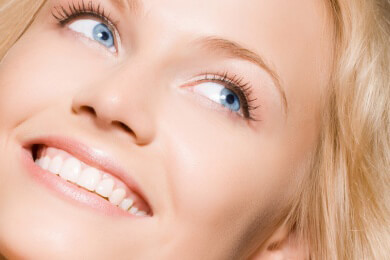 Rund, eckig, schmal oder dicht: Die perfekte Augenbrauenform