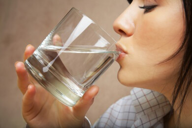 Ohne Wasser geht es nicht: Warum regelmäßiges Trinken so wichtig ist