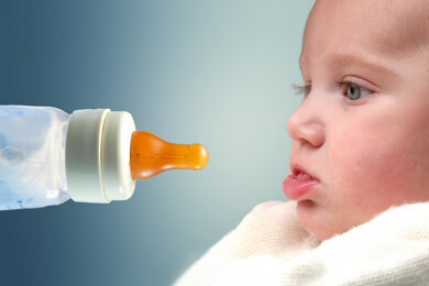 Milchallergie beim Baby: Reaktionen auf Eiweiß nicht mit Laktoseintoleranz verwechseln