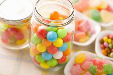 Kaugummis dürfen ruhig verschluckt werden: Gummiball im Bauch ist nur ein Mythos