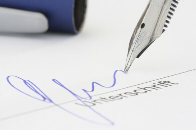 Ohne Brille Vertrag ungelesen unterzeichnet - 70-Jährige muss nicht zahlen