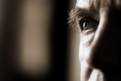 Ein Trauma schadet der Psyche und der DNS zugleich - eine Psychotherapie behebt jedoch die Schäden