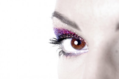 Pünktlich zum Fest: Schimmernde Akzente setzen mit Make-Up