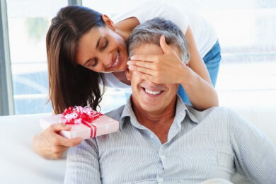 Kommerzrausch an Weihnachten? Nein, Schenken macht glücklich!