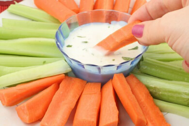 Experiment: Warum wir nicht immer selbst entscheiden können, ob wir gesund oder ungesund snacken