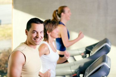 Das richtige Fitnessstudio finden - was ist bei Auswahl und Vertrag zu beachten?