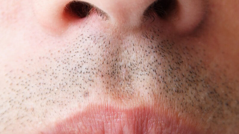Nase und Mund eines männlichen Gesichts