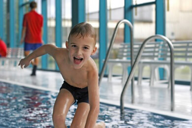 Infektionsherd Schwimmbad: Kleine Kinder oft von Dellwarzen betroffen