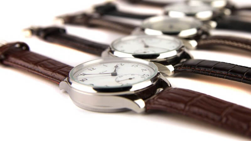 Mehrere Herren-Armbanduhren mit Lederband