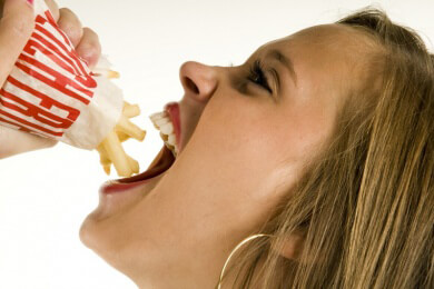 Immer wieder Heißhunger? So verhindern Sie Fressattacken