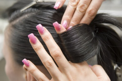 Laufstegtrend: Cornrows als Mittelscheitel