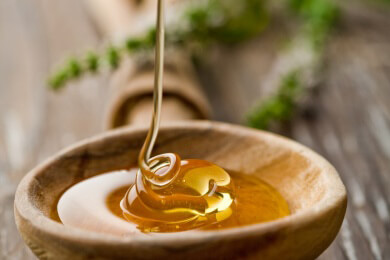 Honig als Jungbrunnen: Nachfrage nach Körperpflege mit dem goldenen Saft steigt
