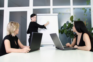 Selbstbewusstsein im Job - wie Frauen sicherer wirken und ihre Ziele besser durchsetzen