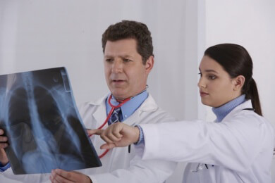 Behandlungsfehler durch den Arzt: Patienten sollten bei Verdacht handeln