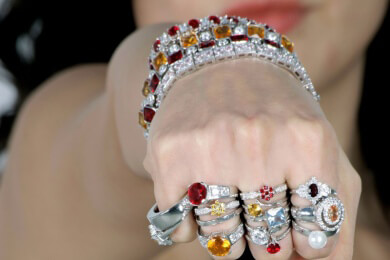 Knuckle Ring, Handcuff & Co.: Ungewöhnlicher Schmuck für Finger und Hände