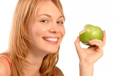 Ernährung in der Stillzeit - was junge Mütter essen und trinken dürfen