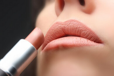 Lippenstift für den Sommer - die passenden Farben für jeden Hauttyp