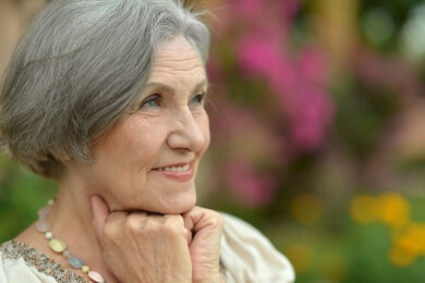 Graues Haar richtig färben - geeignete Färbemittel für den natürlichen Silberschopf