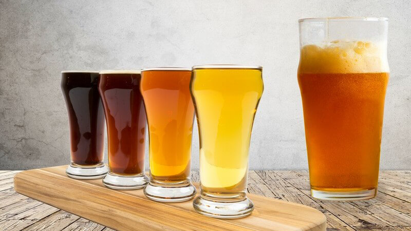 Verschiedene Biere einer Brauerei für Bierprobe oder Bier Tasting