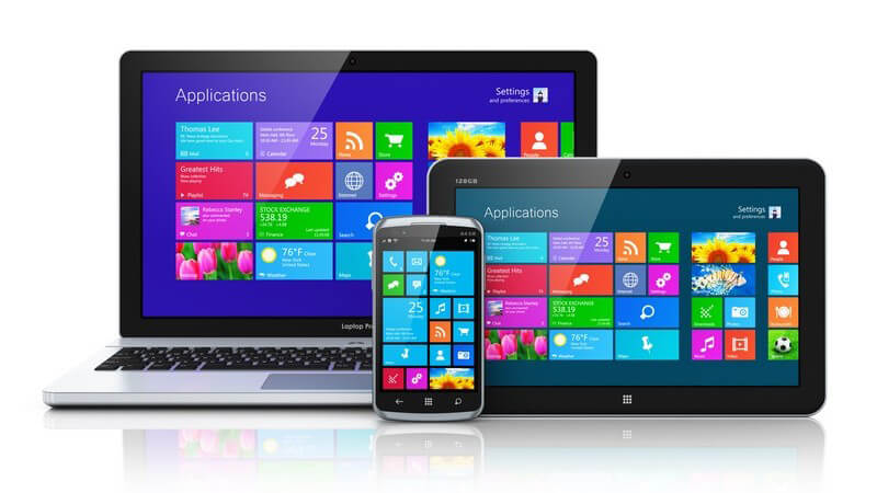 Notebook, Tablet und Smartphone mit Startbildschirm